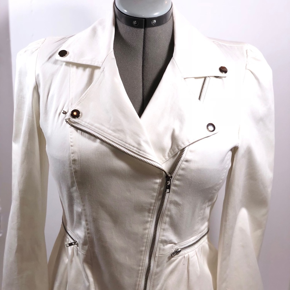 Sandro moto hip length jacket with zipper front .